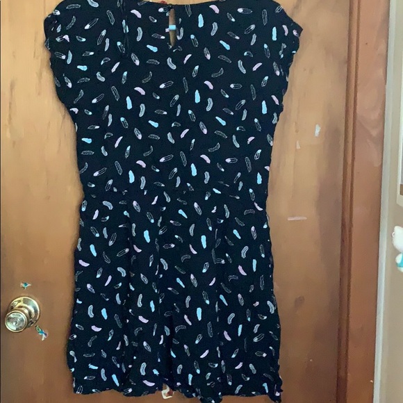 H&M black dress with feather design - Picture 4 of 4